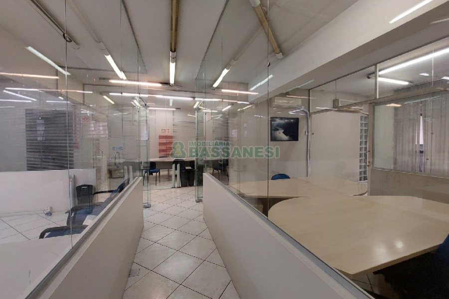 Sala Mobiliada com 250m², 2 vagas, no bairro Pio X em Caxias do Sul para Alugar