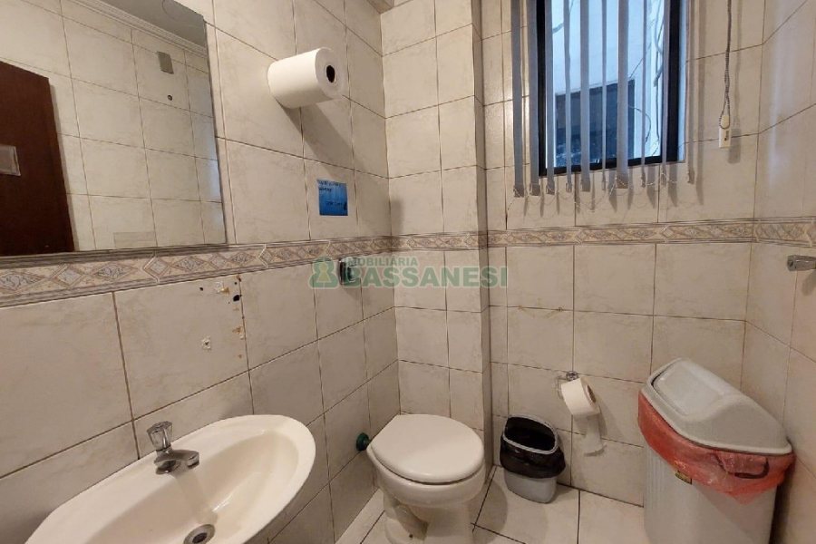 Sala Mobiliada com 250m², 2 vagas, no bairro Pio X em Caxias do Sul para Alugar