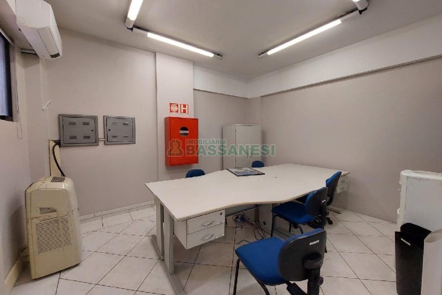 Sala Mobiliada com 250m², 2 vagas, no bairro Pio X em Caxias do Sul para Alugar