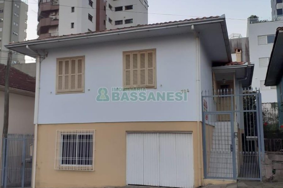 Casa com 340m², 3 dormitórios, 1 vaga, no bairro Centro em Caxias do Sul para Comprar