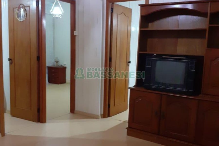 Casa com 340m², 3 dormitórios, 1 vaga, no bairro Centro em Caxias do Sul para Comprar