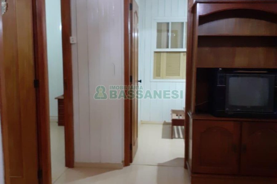 Casa com 340m², 3 dormitórios, 1 vaga, no bairro Centro em Caxias do Sul para Comprar