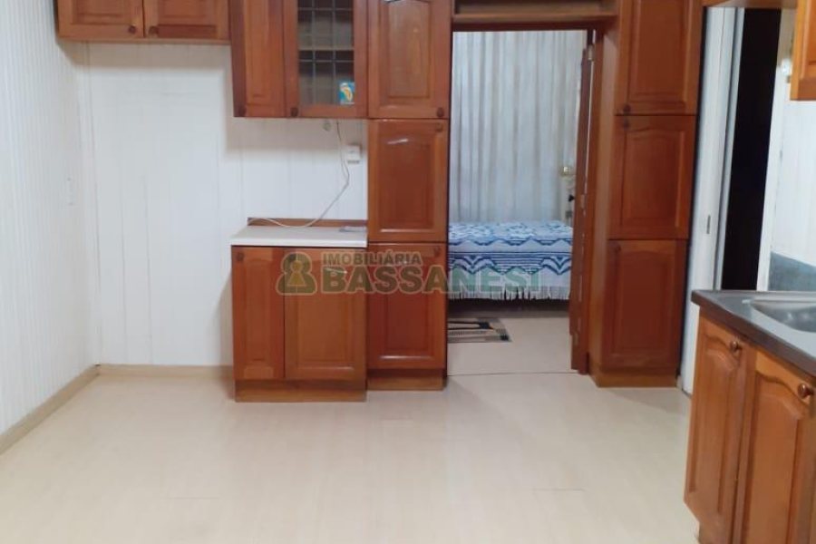 Casa com 340m², 3 dormitórios, 1 vaga, no bairro Centro em Caxias do Sul para Comprar