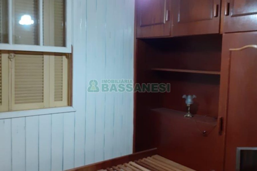 Casa com 340m², 3 dormitórios, 1 vaga, no bairro Centro em Caxias do Sul para Comprar