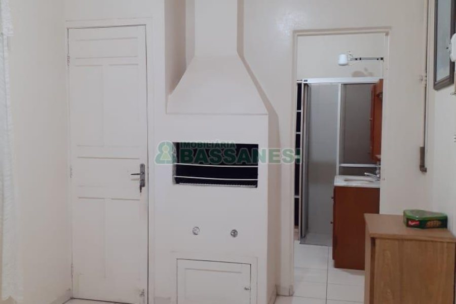 Casa com 340m², 3 dormitórios, 1 vaga, no bairro Centro em Caxias do Sul para Comprar