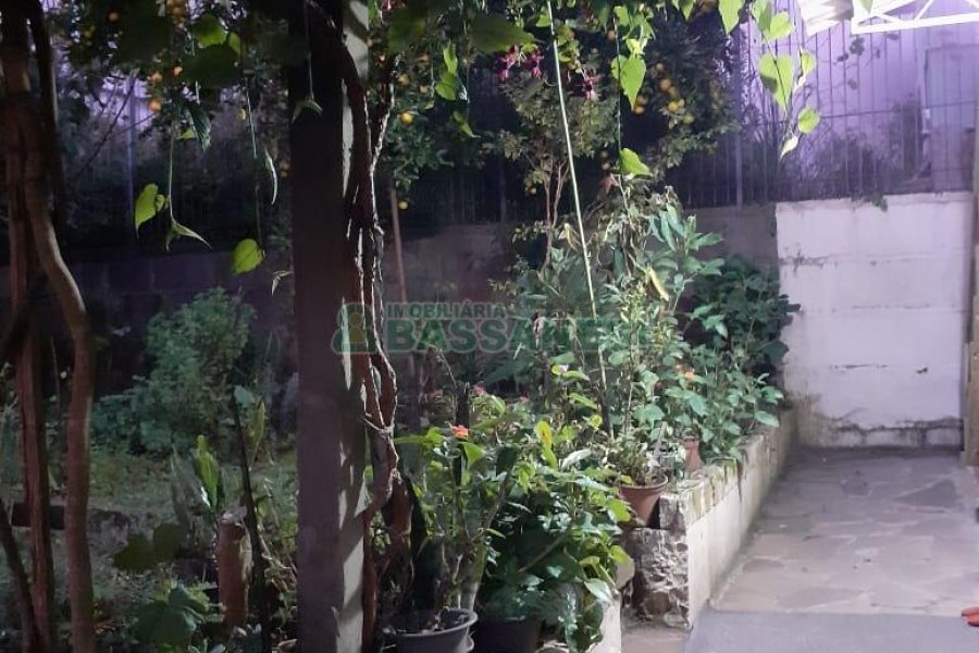 Casa com 340m², 3 dormitórios, 1 vaga, no bairro Centro em Caxias do Sul para Comprar