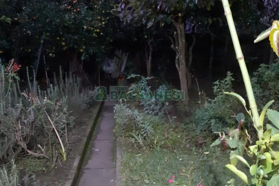 Casa com 340m², 3 dormitórios, 1 vaga, no bairro Centro em Caxias do Sul para Comprar