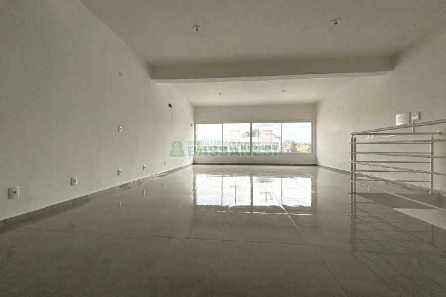 Loja com 118m², 1 vaga, no bairro Santa Catarina em Caxias do Sul para Alugar