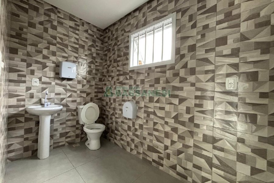 Loja com 118m², 1 vaga, no bairro Santa Catarina em Caxias do Sul para Alugar