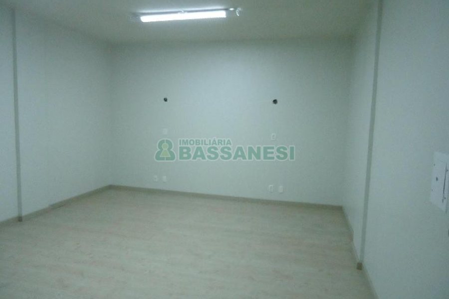 Sala com 30m², no bairro Centro em Caxias do Sul para Alugar