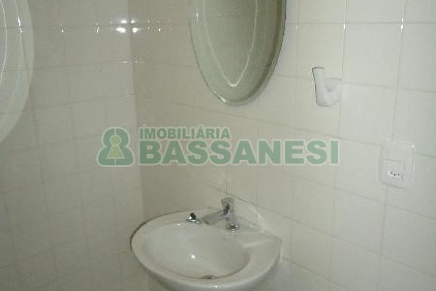 Sala com 30m², no bairro Centro em Caxias do Sul para Alugar