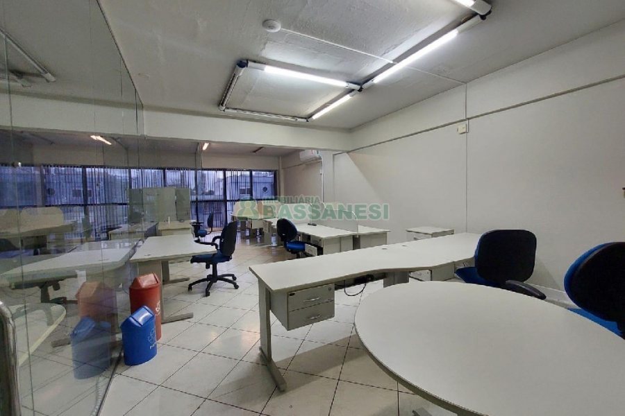 Sala Mobiliada com 250m², 2 vagas, no bairro Pio X em Caxias do Sul para Alugar