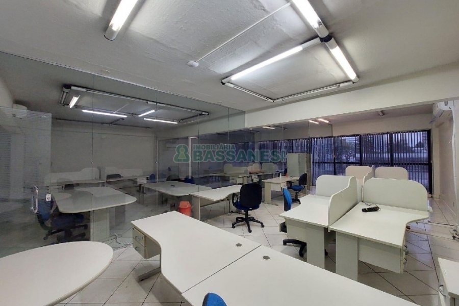 Sala Mobiliada com 250m², 2 vagas, no bairro Pio X em Caxias do Sul para Alugar