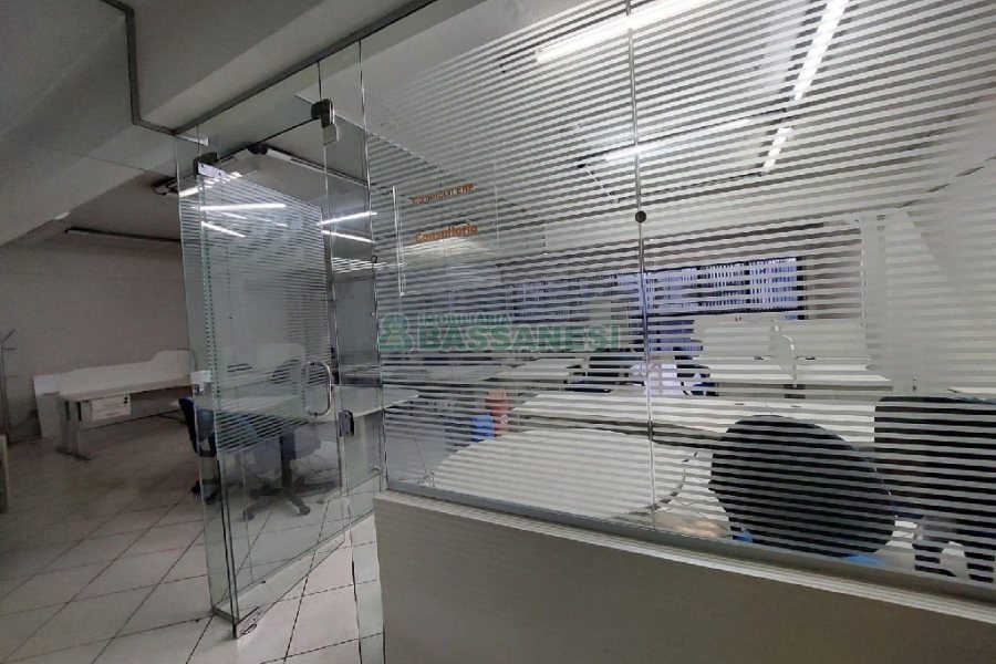 Sala Mobiliada com 250m², 2 vagas, no bairro Pio X em Caxias do Sul para Alugar