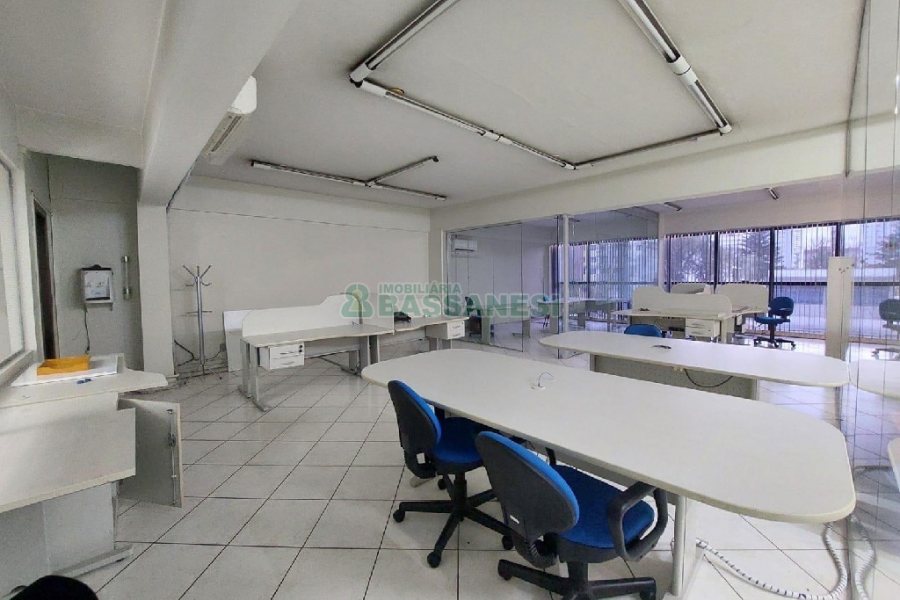 Sala Mobiliada com 250m², 2 vagas, no bairro Pio X em Caxias do Sul para Alugar
