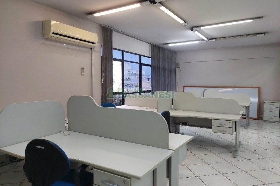 Sala Mobiliada com 250m², 2 vagas, no bairro Pio X em Caxias do Sul para Alugar