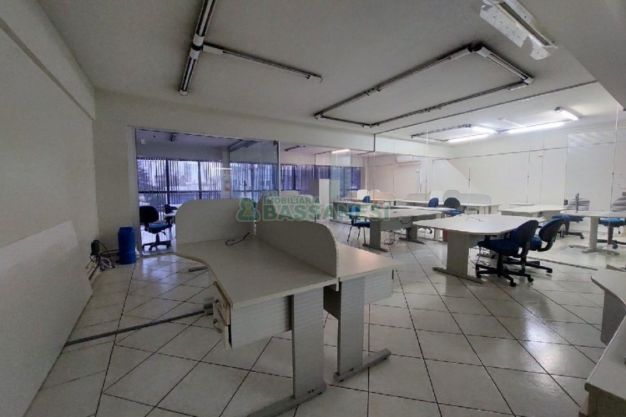 Sala Mobiliada com 250m², 2 vagas, no bairro Pio X em Caxias do Sul para Alugar