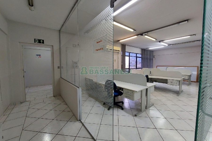 Sala Mobiliada com 250m², 2 vagas, no bairro Pio X em Caxias do Sul para Alugar