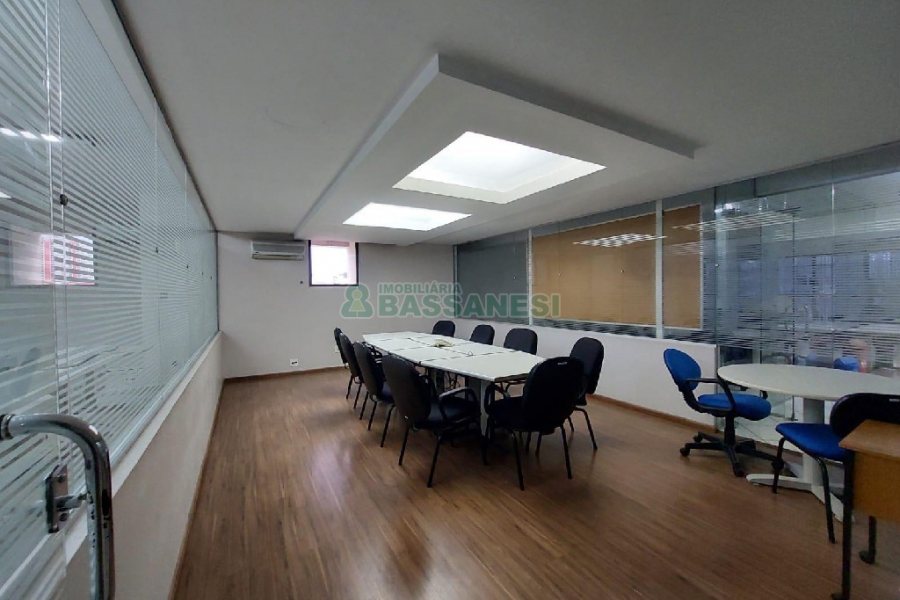 Sala Mobiliada com 250m², 2 vagas, no bairro Pio X em Caxias do Sul para Alugar