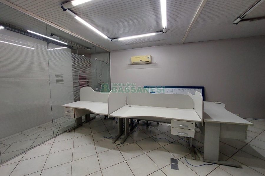Sala Mobiliada com 190m², 2 vagas, no bairro Pio X em Caxias do Sul para Alugar