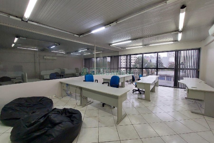 Sala Mobiliada com 190m², 2 vagas, no bairro Pio X em Caxias do Sul para Alugar