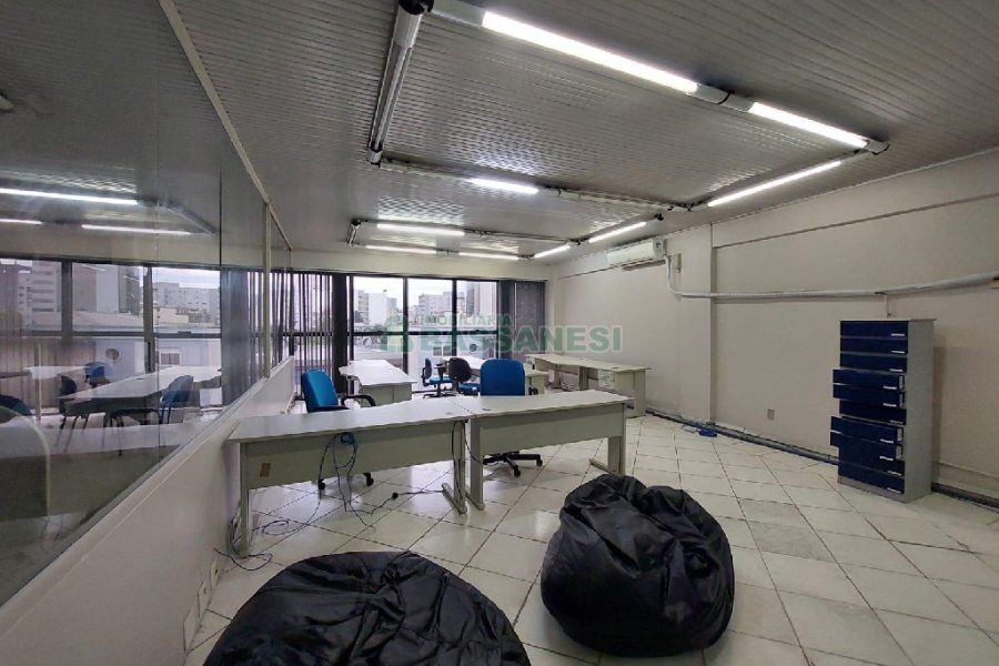 Sala Mobiliada com 190m², 2 vagas, no bairro Pio X em Caxias do Sul para Alugar