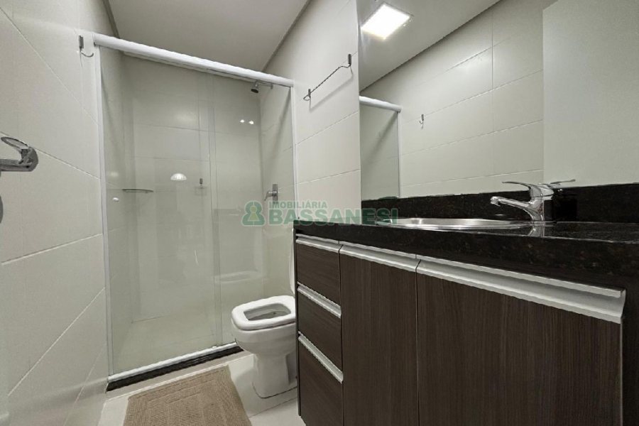 Apto Mobiliado com 46m², 1 dormitório, 1 vaga, no bairro Lourdes em Caxias do Sul para Alugar