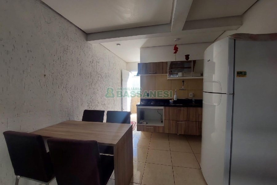 Sobrado Mobiliado com 70m², 2 dormitórios, 1 vaga, no bairro São Caetano em Caxias do Sul para Alugar