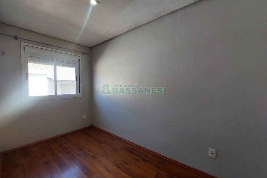 Sobrado Mobiliado com 70m², 2 dormitórios, 1 vaga, no bairro São Caetano em Caxias do Sul para Alugar