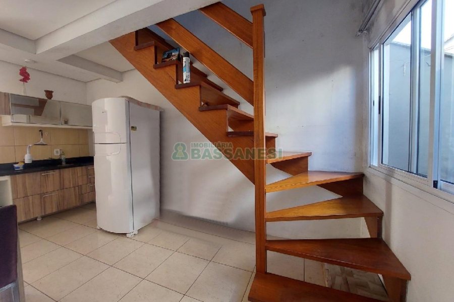 Sobrado Mobiliado com 70m², 2 dormitórios, 1 vaga, no bairro São Caetano em Caxias do Sul para Alugar