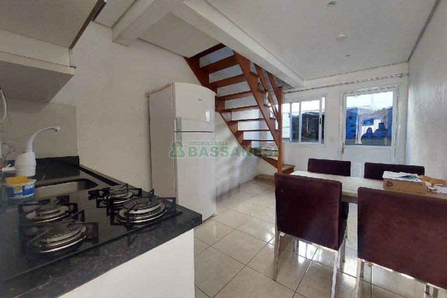 Sobrado Mobiliado com 70m², 2 dormitórios, 1 vaga, no bairro São Caetano em Caxias do Sul para Alugar