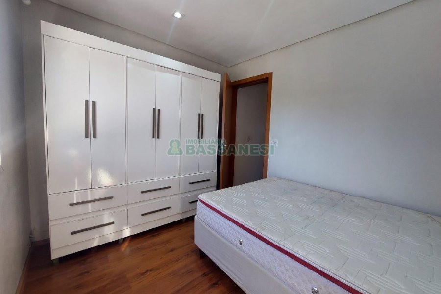 Sobrado Mobiliado com 70m², 2 dormitórios, 1 vaga, no bairro São Caetano em Caxias do Sul para Alugar