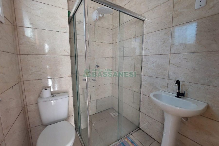 Sobrado Mobiliado com 70m², 2 dormitórios, 1 vaga, no bairro São Caetano em Caxias do Sul para Alugar