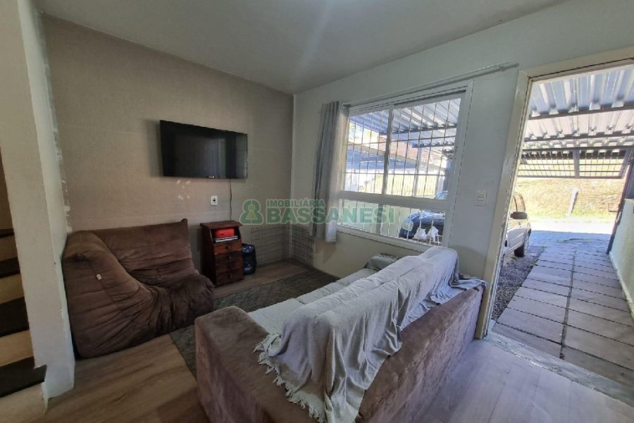 Sobrado com 71m², 2 dormitórios, 500 vagas, no bairro Salgado Filho em Caxias do Sul para Comprar