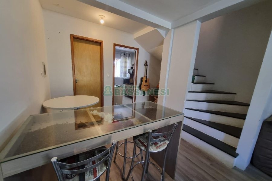 Sobrado com 71m², 2 dormitórios, 500 vagas, no bairro Salgado Filho em Caxias do Sul para Comprar