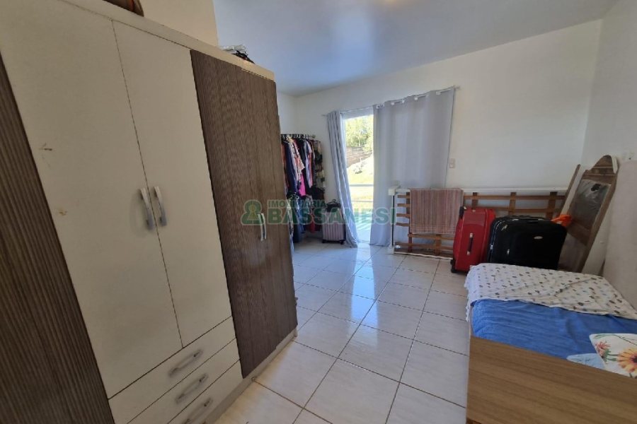 Sobrado com 71m², 2 dormitórios, 500 vagas, no bairro Salgado Filho em Caxias do Sul para Comprar