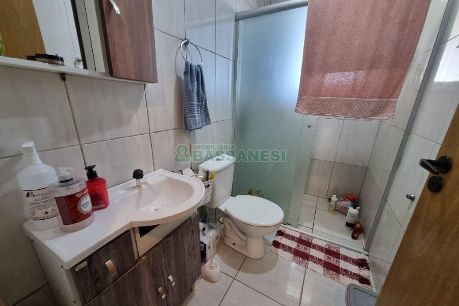 Sobrado com 71m², 2 dormitórios, 500 vagas, no bairro Salgado Filho em Caxias do Sul para Comprar