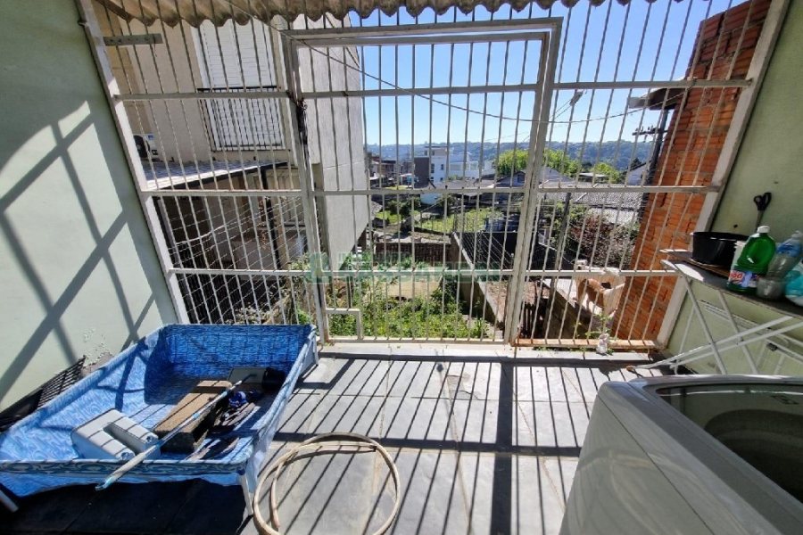 Sobrado com 71m², 2 dormitórios, 500 vagas, no bairro Salgado Filho em Caxias do Sul para Comprar