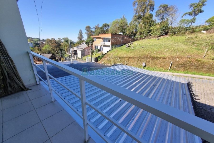 Sobrado com 71m², 2 dormitórios, 500 vagas, no bairro Salgado Filho em Caxias do Sul para Comprar