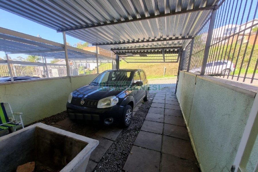 Sobrado com 71m², 2 dormitórios, 500 vagas, no bairro Salgado Filho em Caxias do Sul para Comprar