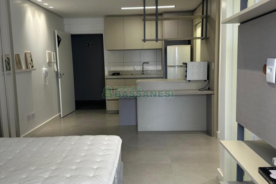 Kitinete com 41m², 1 dormitório, 1 vaga, no bairro Lourdes em Caxias do Sul para Comprar