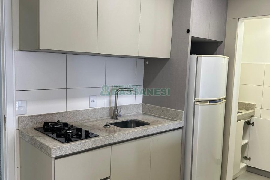 Kitinete com 41m², 1 dormitório, 1 vaga, no bairro Lourdes em Caxias do Sul para Comprar