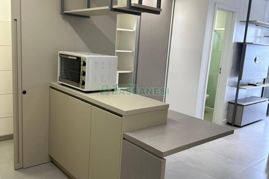 Kitinete com 41m², 1 dormitório, 1 vaga, no bairro Lourdes em Caxias do Sul para Comprar