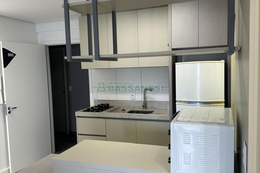 Kitinete com 41m², 1 dormitório, 1 vaga, no bairro Lourdes em Caxias do Sul para Comprar