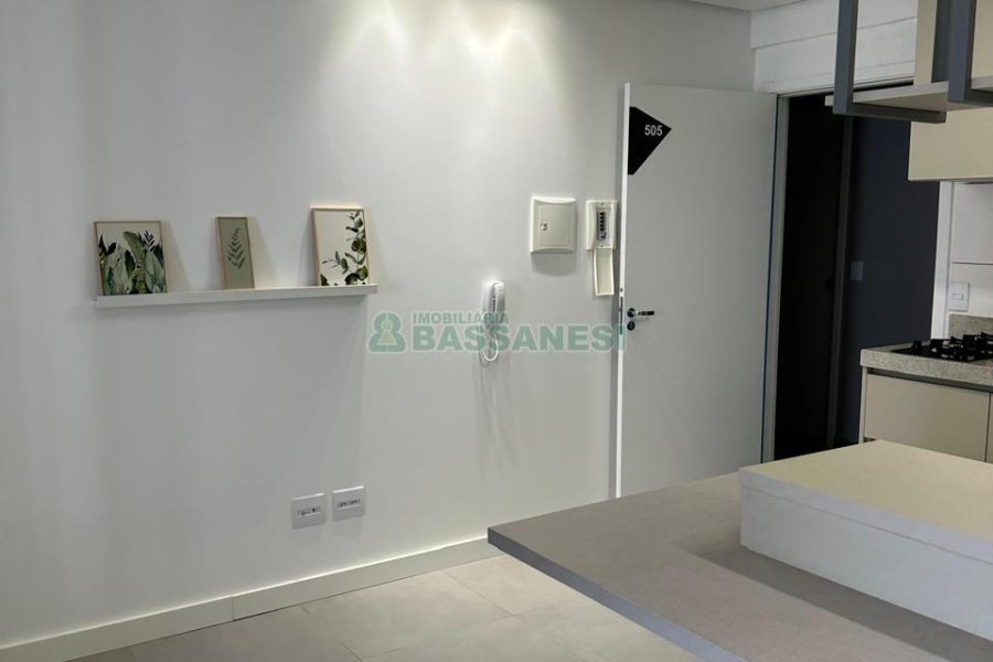 Kitinete com 41m², 1 dormitório, 1 vaga, no bairro Lourdes em Caxias do Sul para Comprar