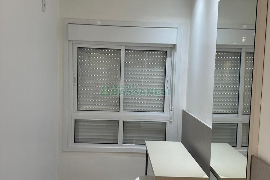 Kitinete com 41m², 1 dormitório, 1 vaga, no bairro Lourdes em Caxias do Sul para Comprar