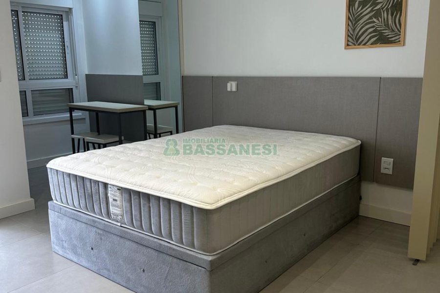 Kitinete com 41m², 1 dormitório, 1 vaga, no bairro Lourdes em Caxias do Sul para Comprar