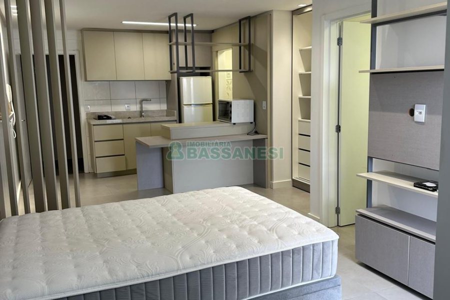 Kitinete com 41m², 1 dormitório, 1 vaga, no bairro Lourdes em Caxias do Sul para Comprar
