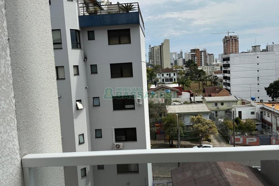 Kitinete com 41m², 1 dormitório, 1 vaga, no bairro Lourdes em Caxias do Sul para Comprar