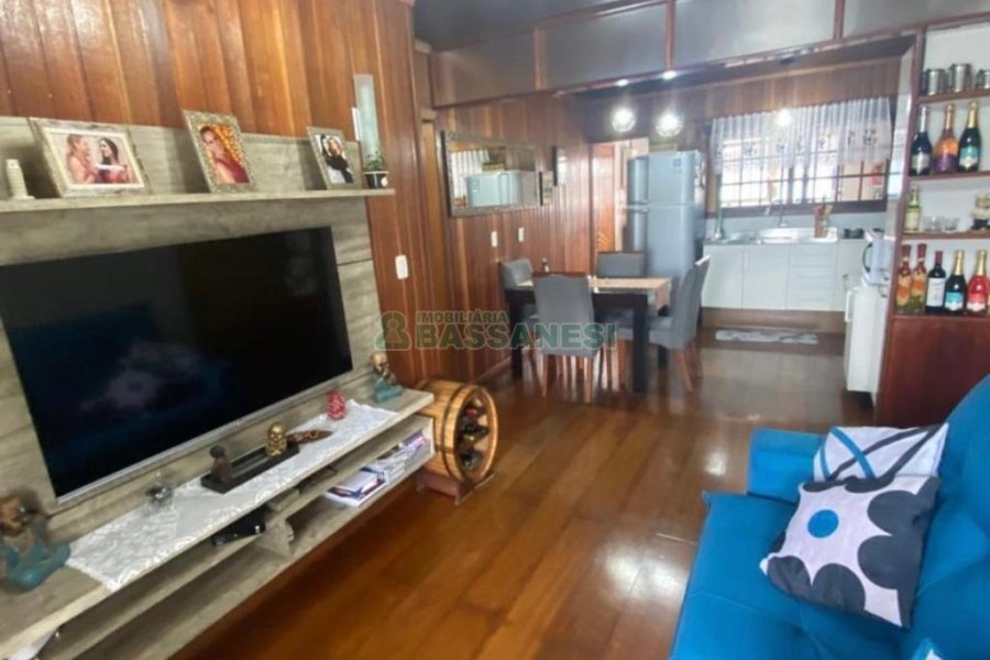 Casa com 110m², 2 dormitórios, 2 vagas, no bairro Santa Lúcia em Caxias do Sul para Comprar